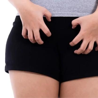 女生发生外阴瘙痒的具体原因是什么？